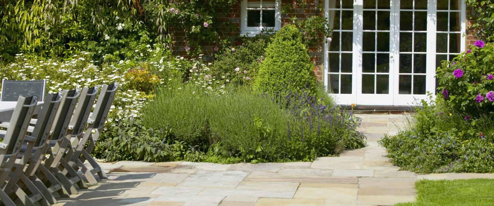 Easy and Efficient Ways to Maintain Your Outdoor Landscaping